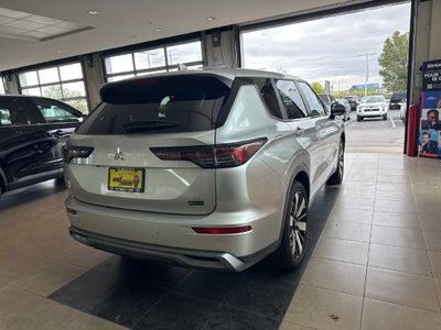 2025 Mitsubishi Outlander Base