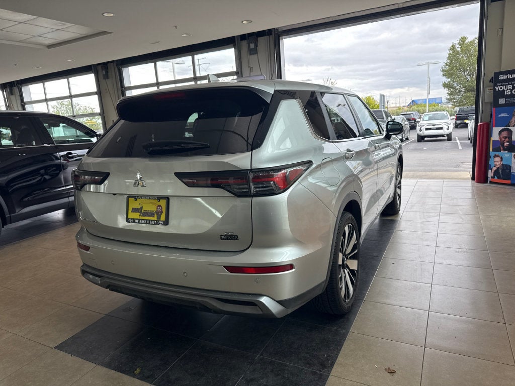 2025 Mitsubishi Outlander Base