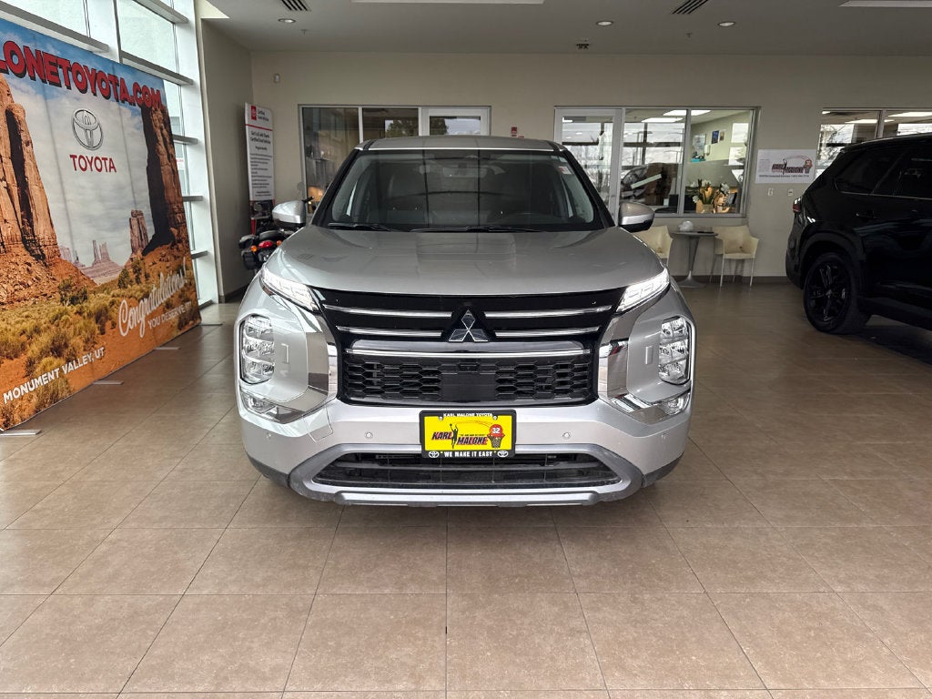 2025 Mitsubishi Outlander Base