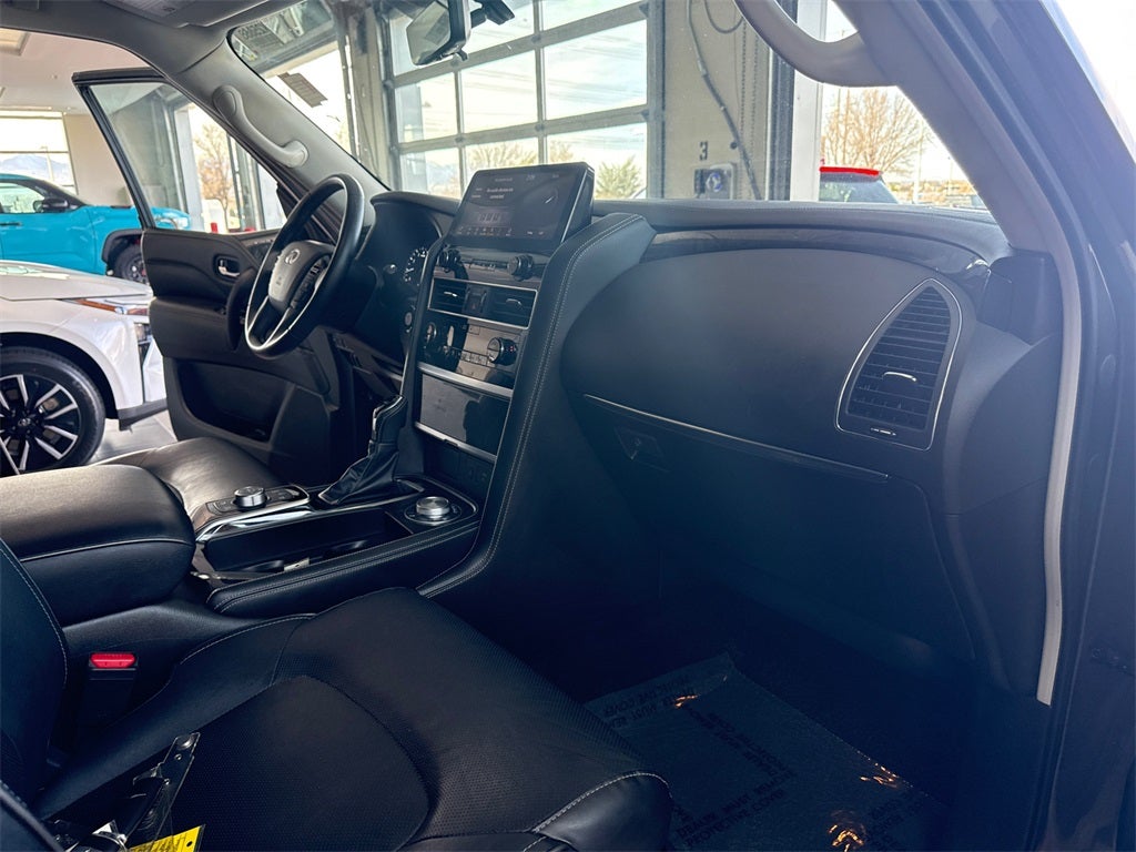 2024 INFINITI QX80 LUXE