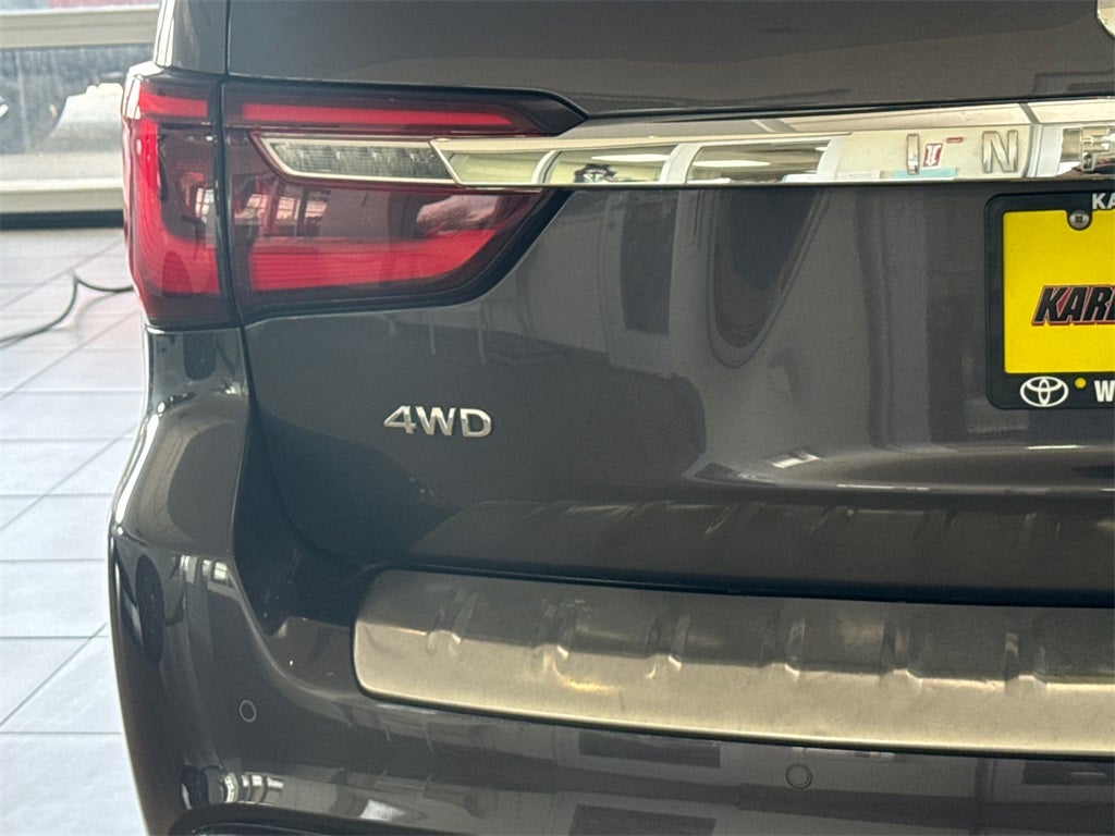 2024 INFINITI QX80 LUXE