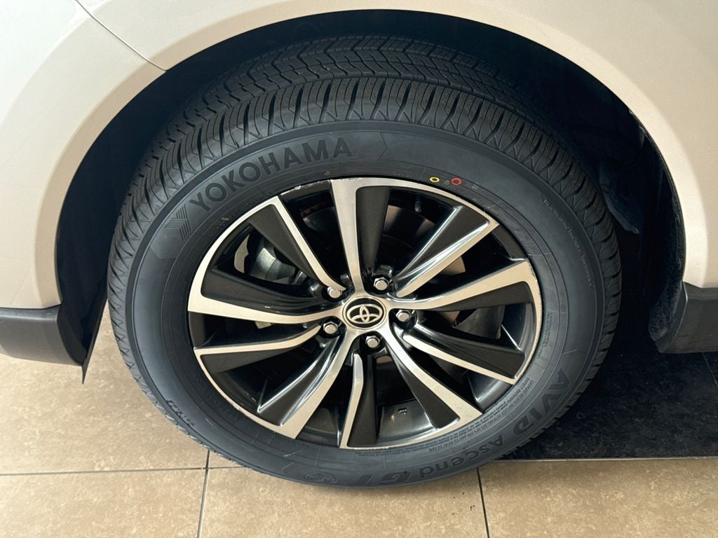 2024 Toyota Venza LE