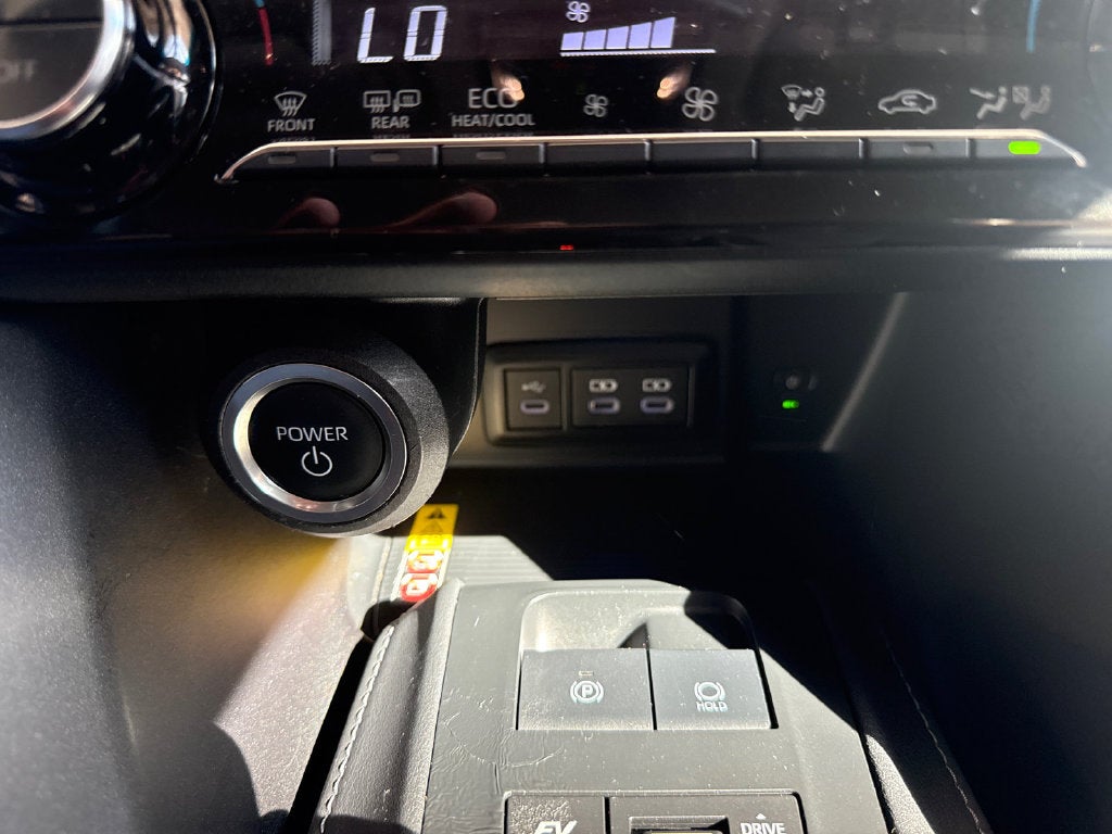 2024 Toyota Venza LE
