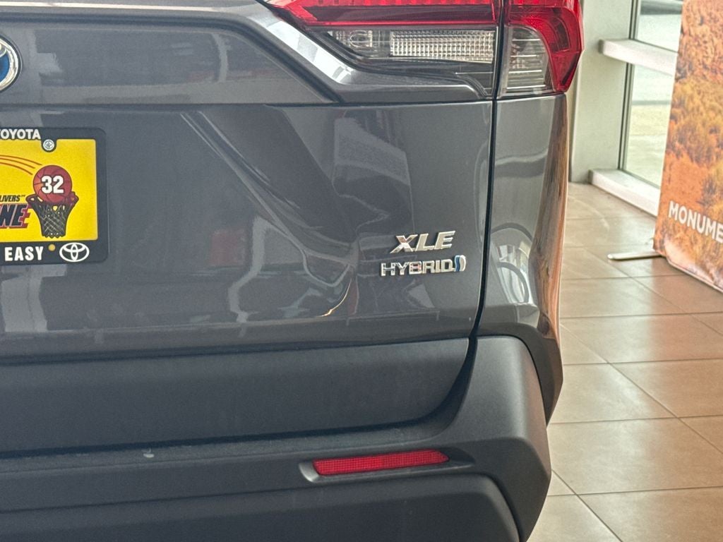 2022 Toyota RAV4 Hybrid XLE
