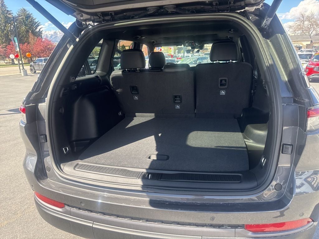 2026 Jeep Grand Cherokee Laredo