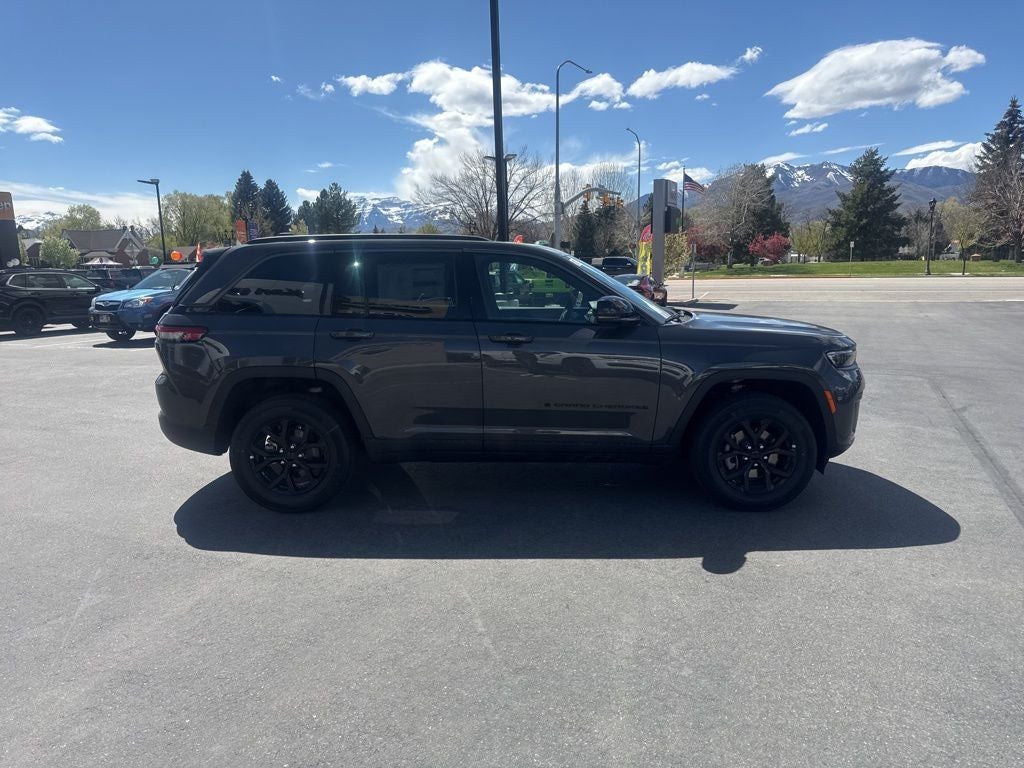 2026 Jeep Grand Cherokee Laredo