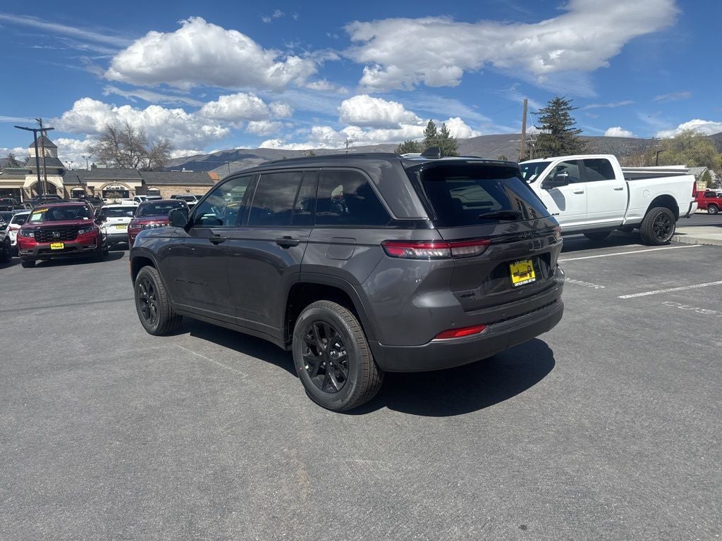 2026 Jeep Grand Cherokee Laredo