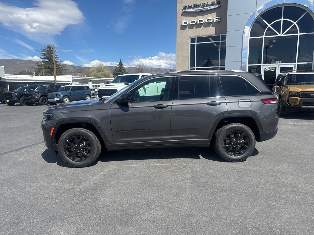 2026 Jeep Grand Cherokee Laredo