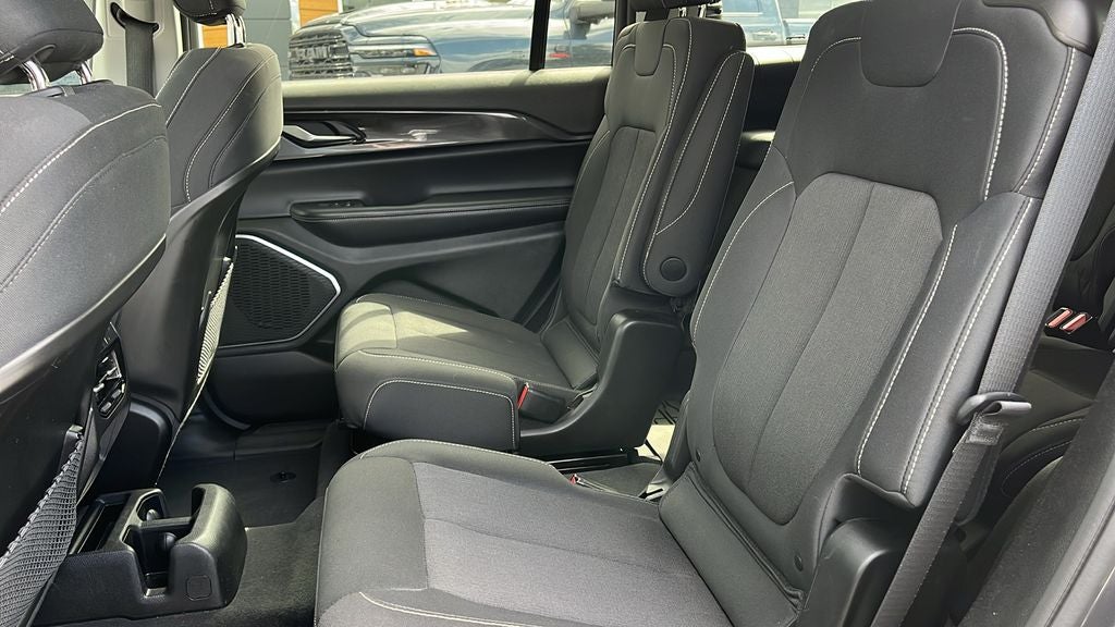 2022 Jeep Grand Cherokee L Laredo