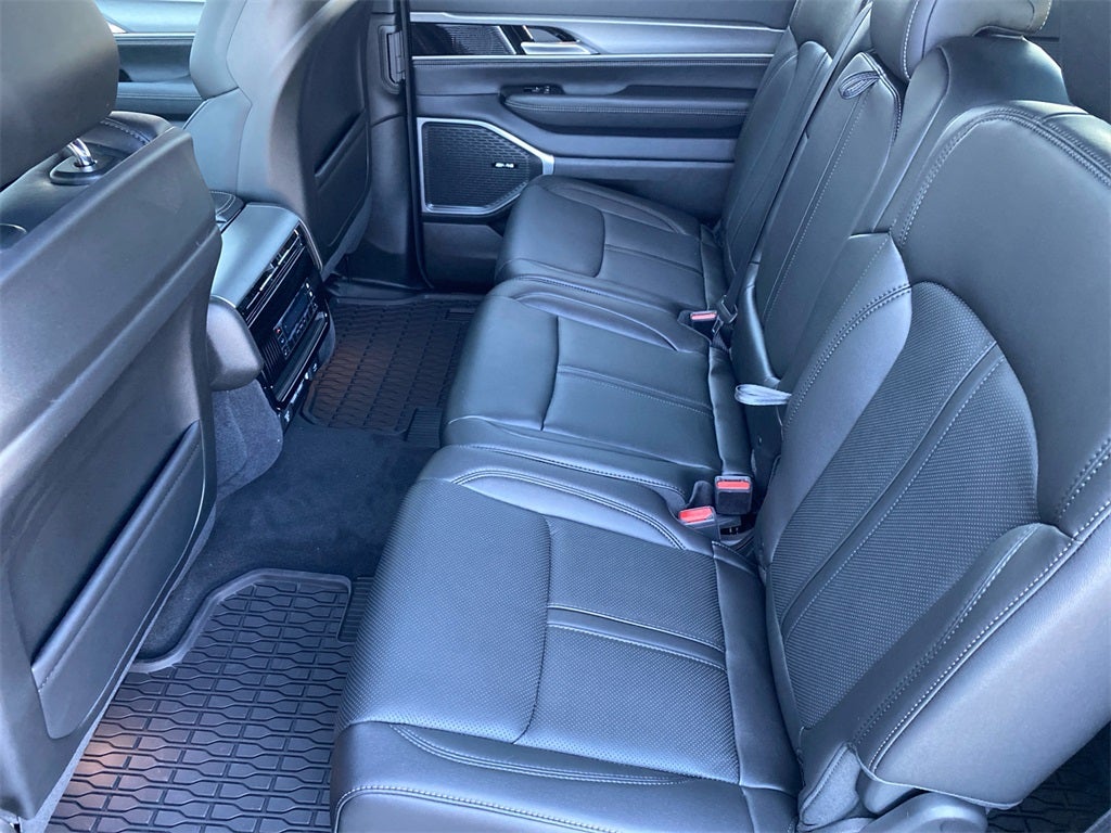 2025 Jeep Wagoneer L Base