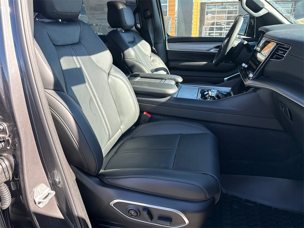 2026 Jeep Grand Wagoneer Base