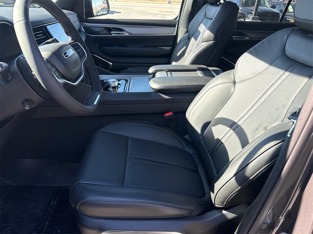 2026 Jeep Grand Wagoneer Base