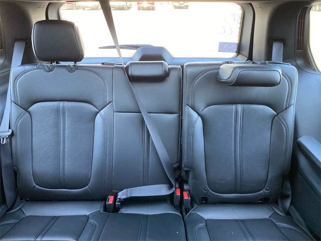 2025 Jeep Wagoneer Base