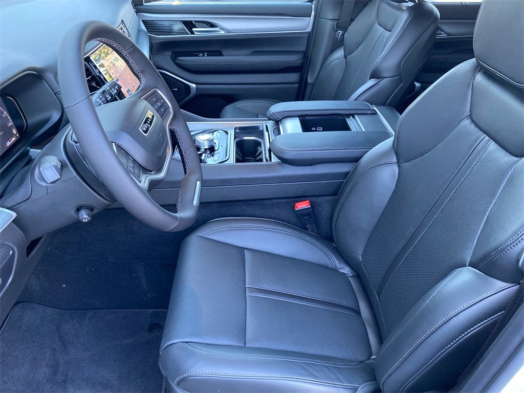 2025 Jeep Wagoneer Base