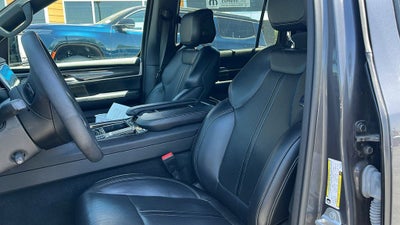 2023 Jeep Wagoneer Base