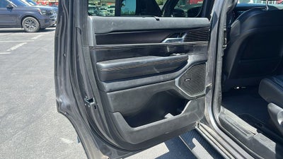 2023 Jeep Wagoneer Base