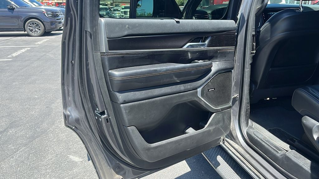 2023 Jeep Wagoneer Base
