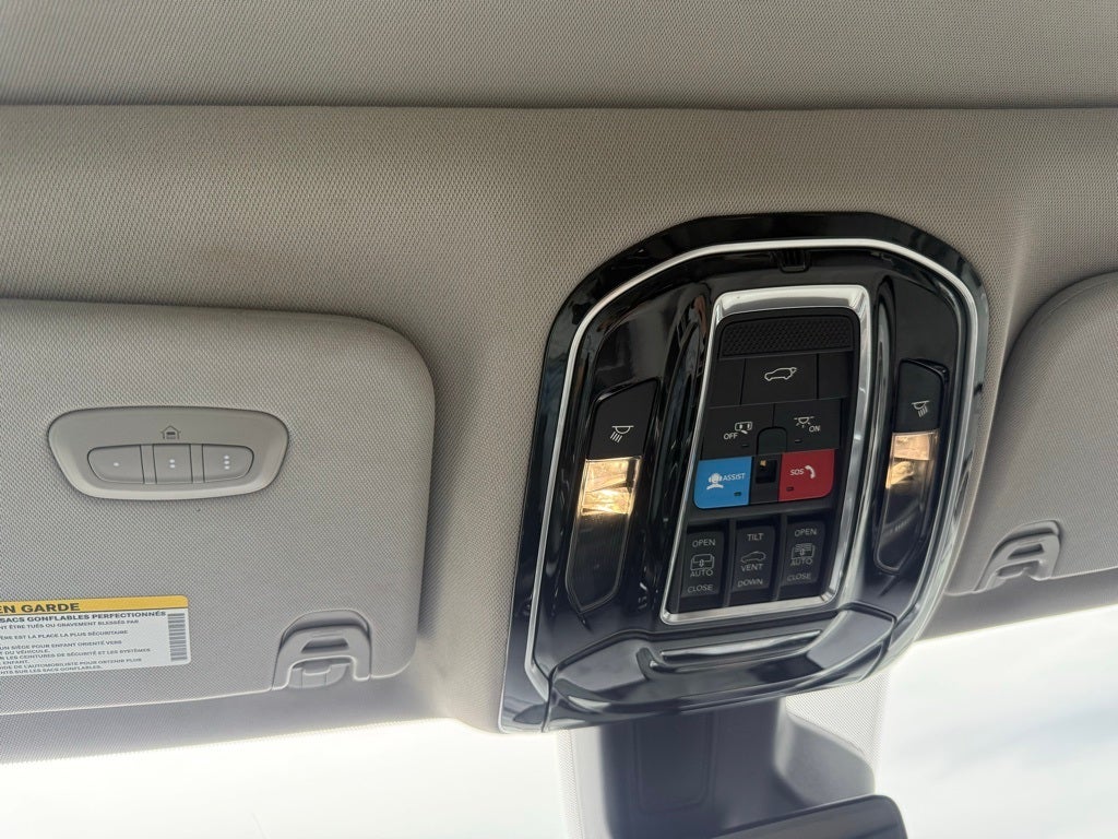 2023 Jeep Grand Wagoneer Base