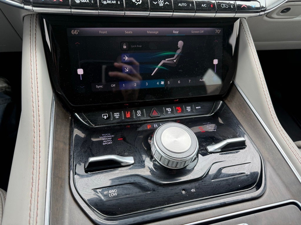 2023 Jeep Grand Wagoneer Base