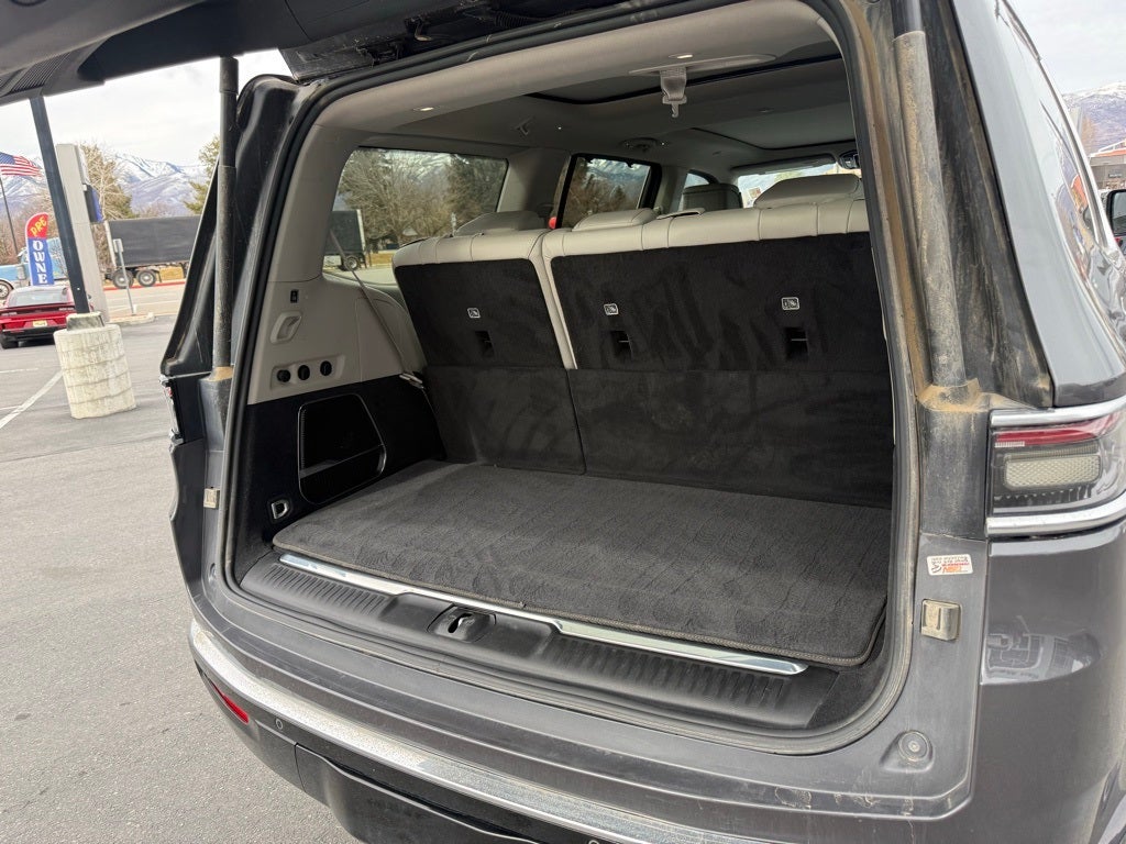 2023 Jeep Grand Wagoneer Base