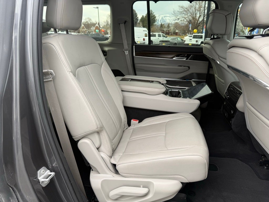 2023 Jeep Grand Wagoneer Base