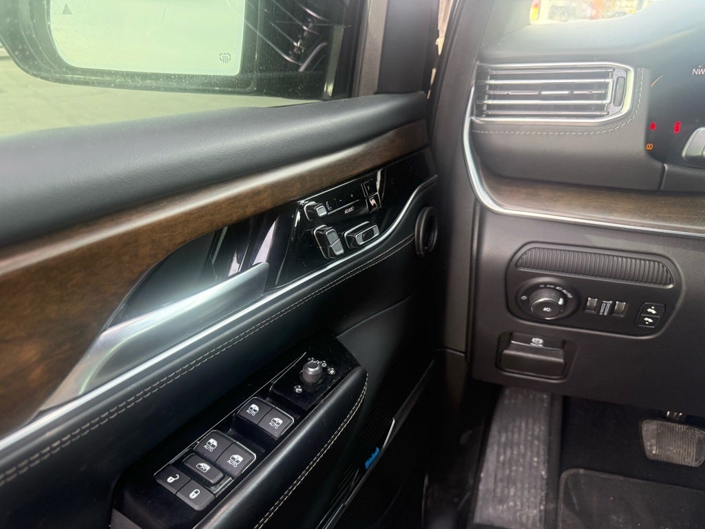 2023 Jeep Grand Wagoneer Series II