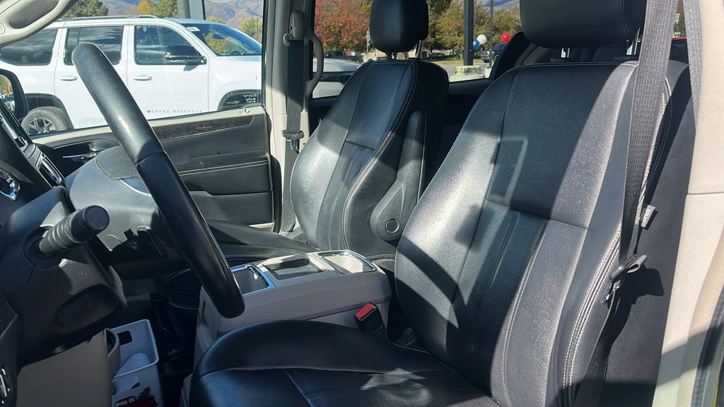 2013 Chrysler Town & Country Touring