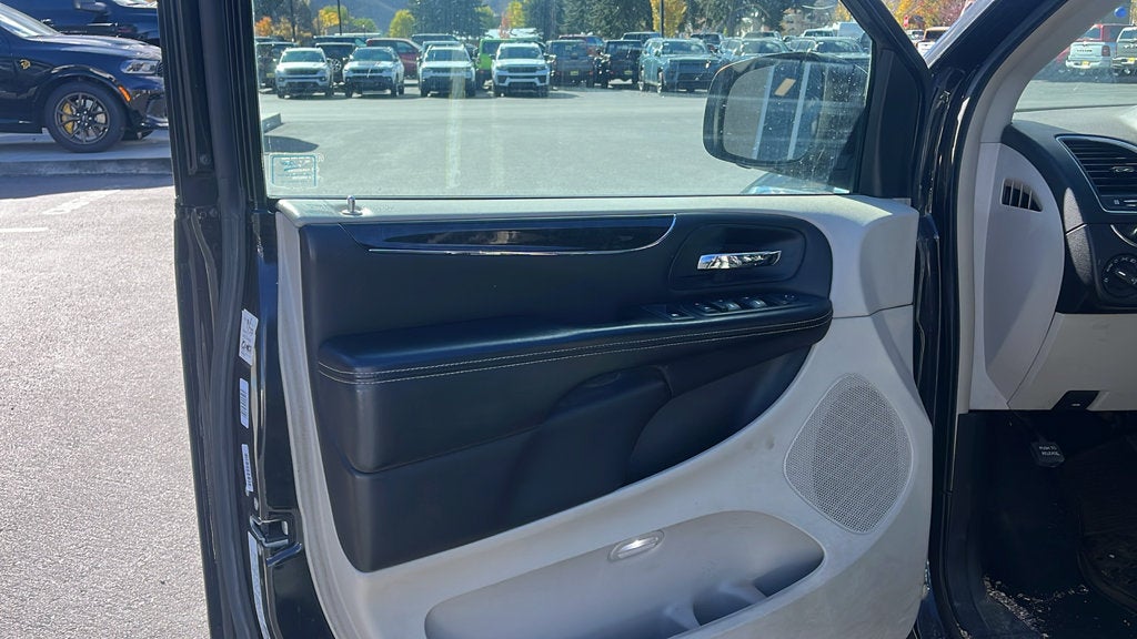 2013 Chrysler Town & Country Touring