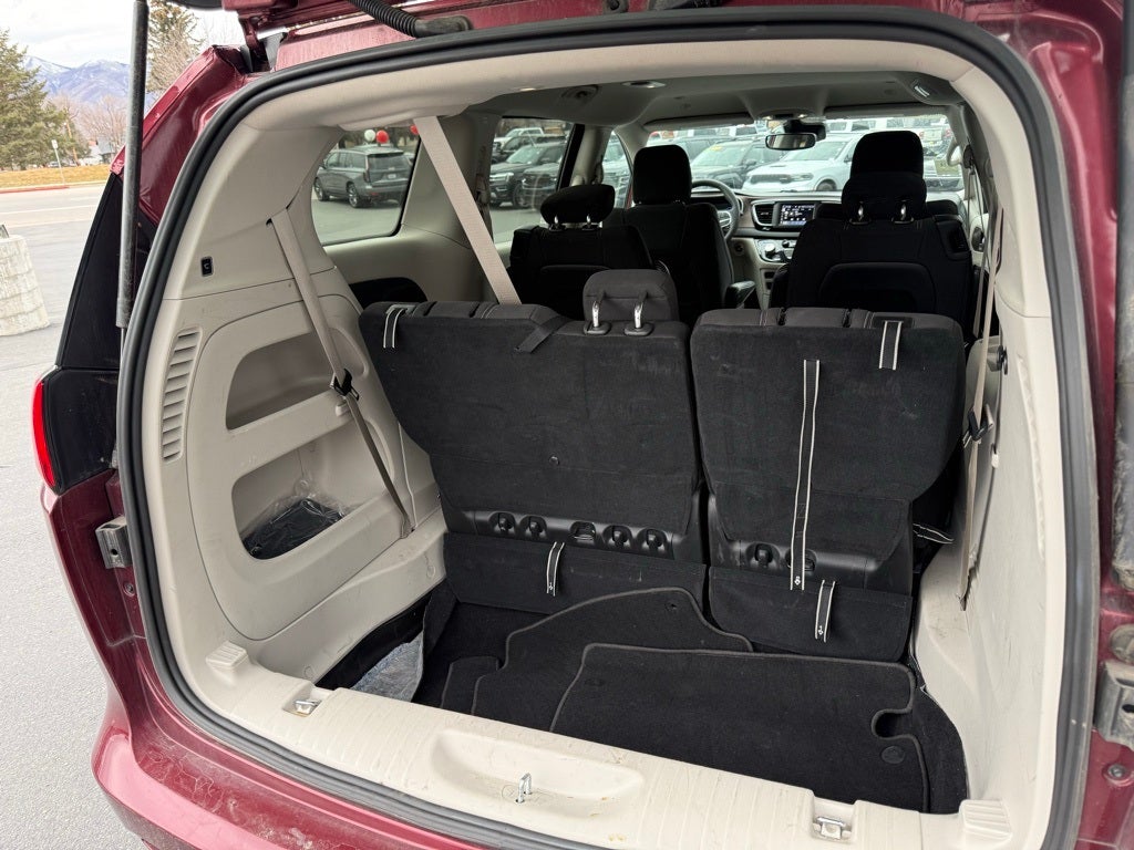 2023 Chrysler Voyager LX