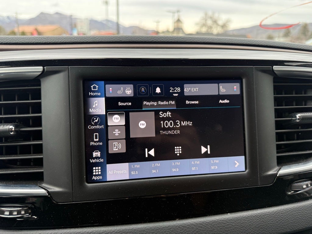 2023 Chrysler Voyager LX