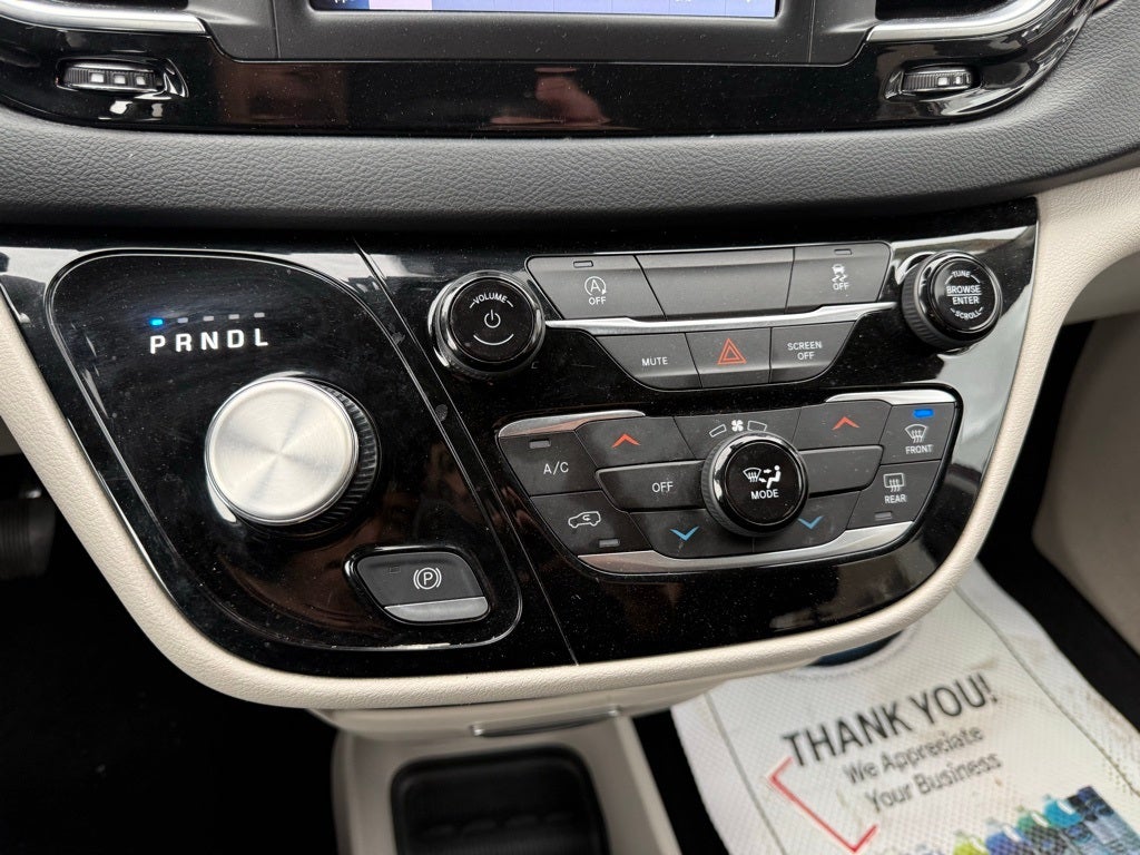 2023 Chrysler Voyager LX