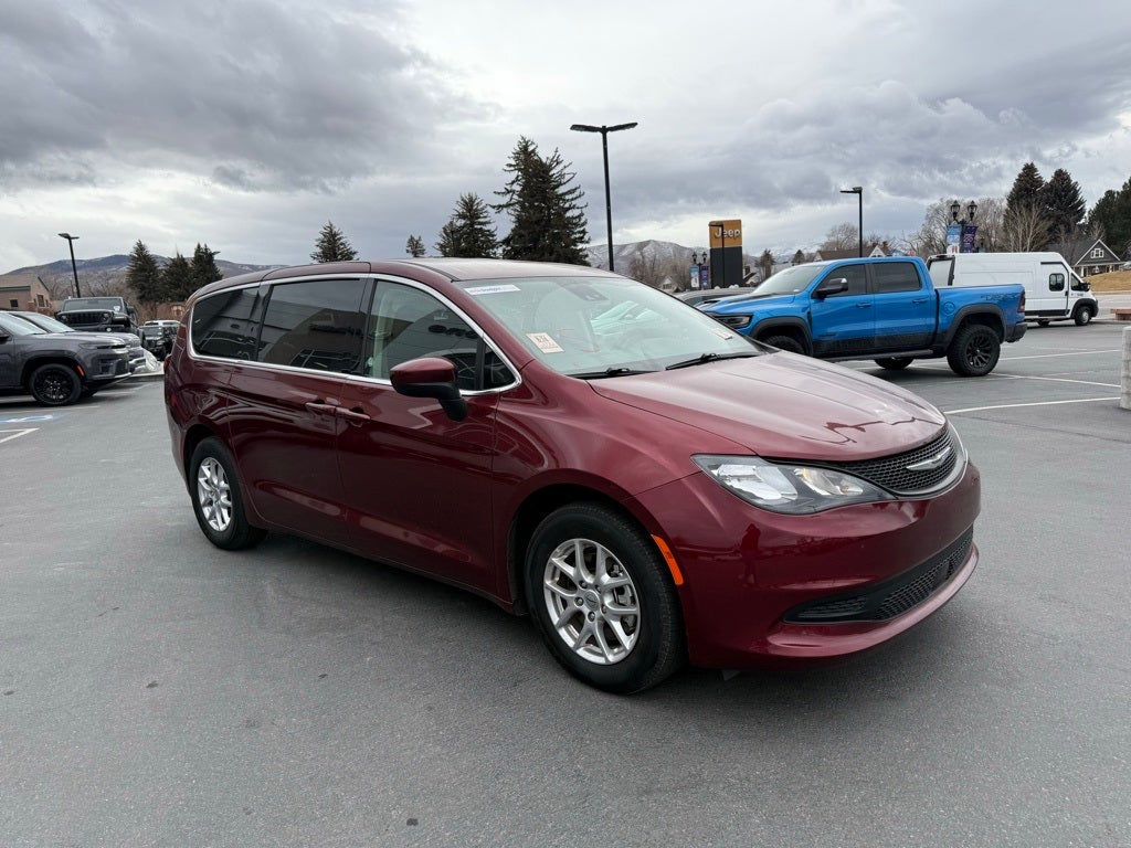 2023 Chrysler Voyager LX