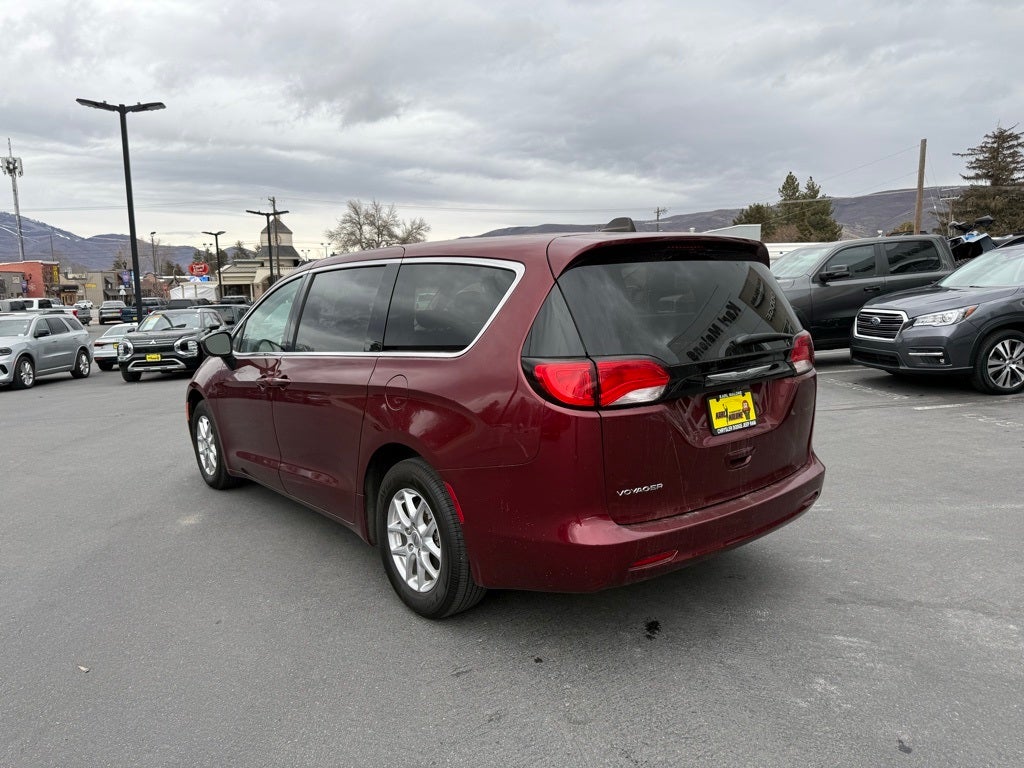 2023 Chrysler Voyager LX