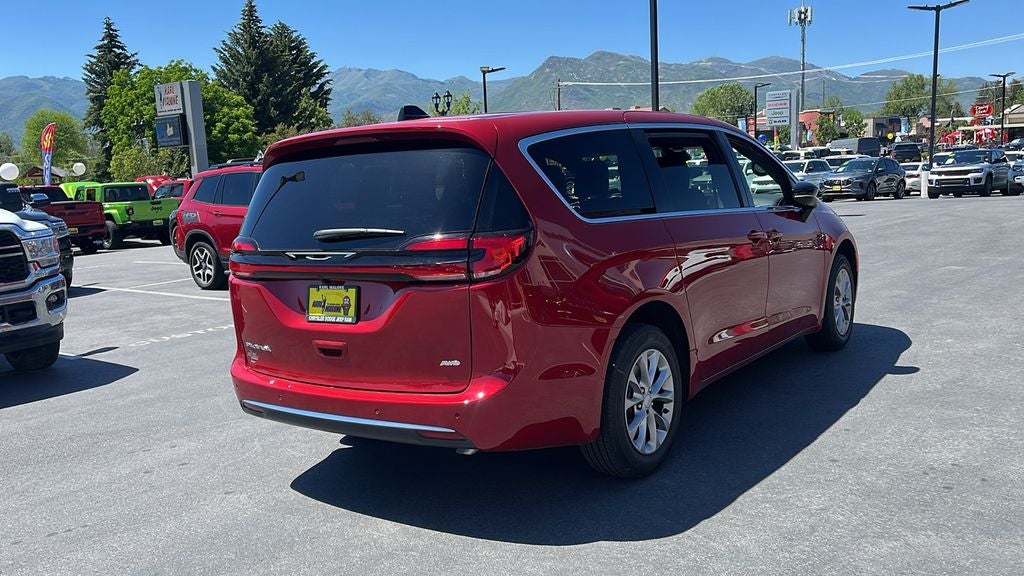 2027 Chrysler Pacifica Select