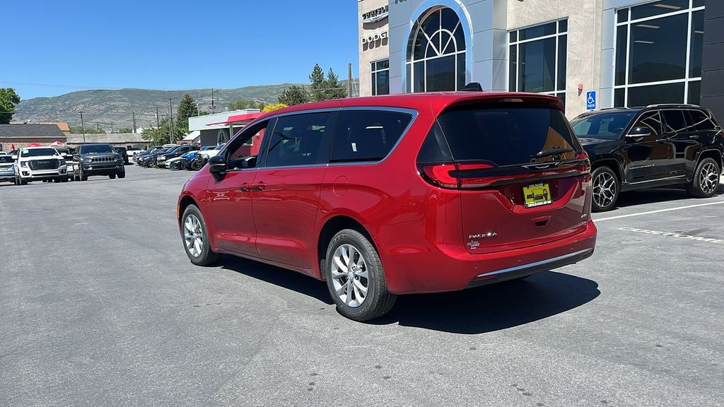 2027 Chrysler Pacifica Select
