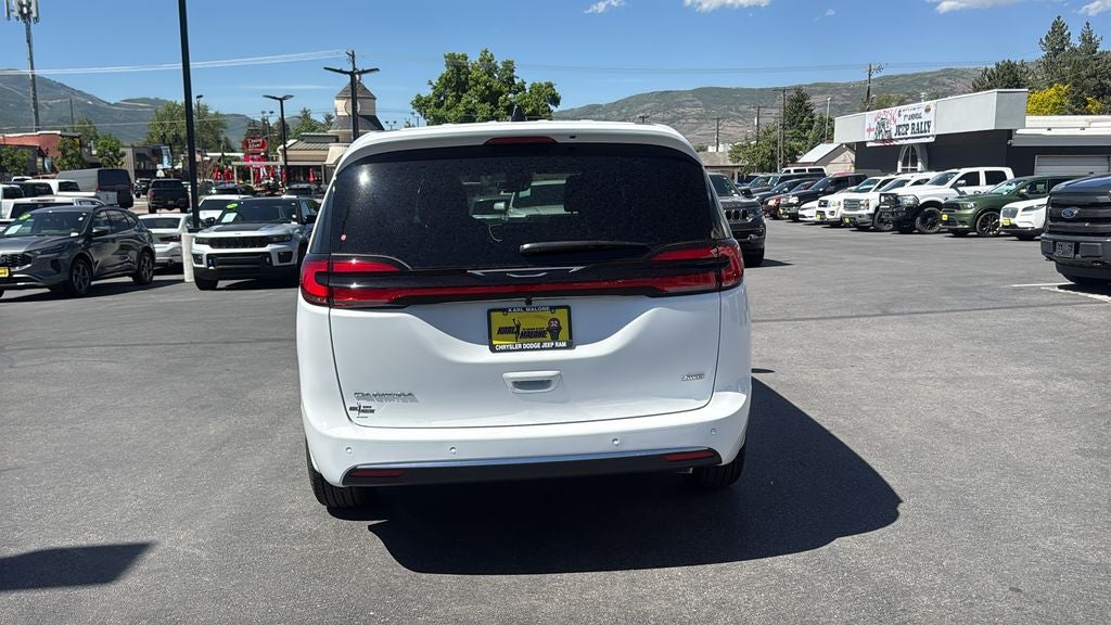 2027 Chrysler Pacifica Select