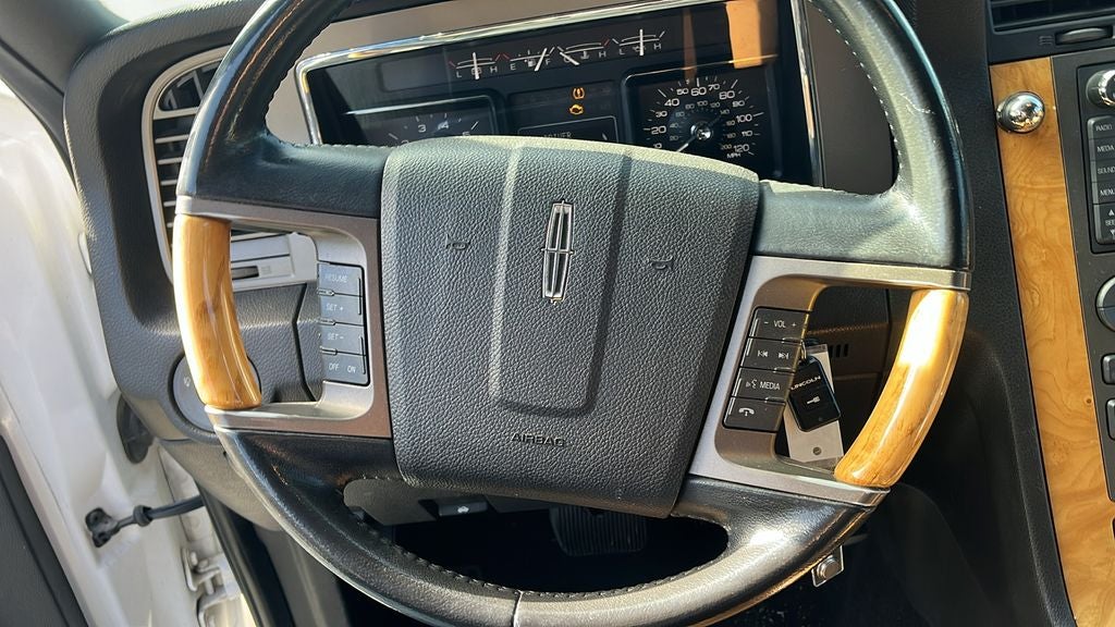 2011 Lincoln Navigator Base