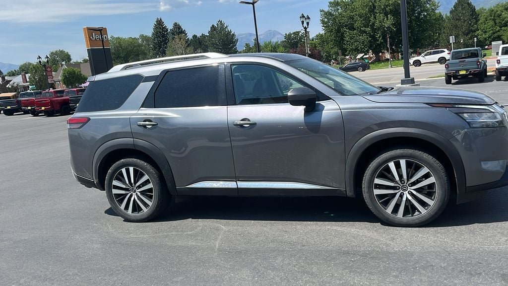 2023 Nissan Pathfinder Platinum