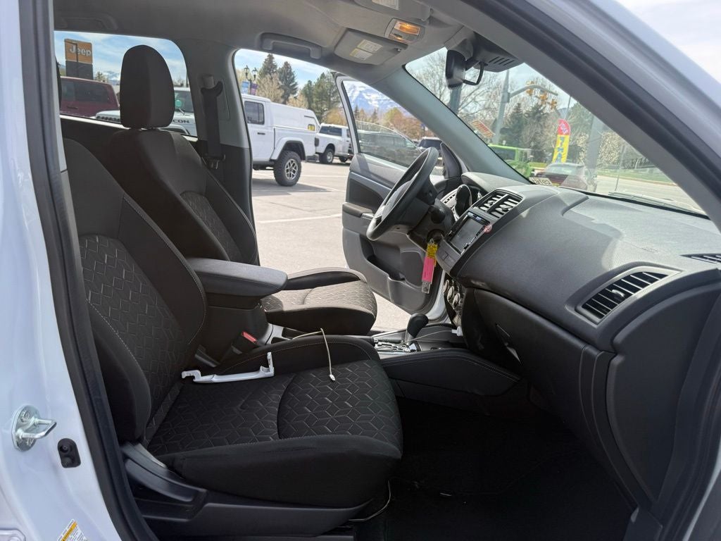 2025 Mitsubishi Outlander Sport Base