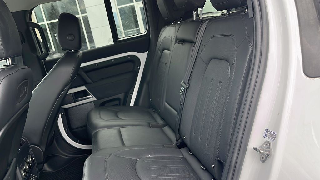 2022 Land Rover Defender 110 SE