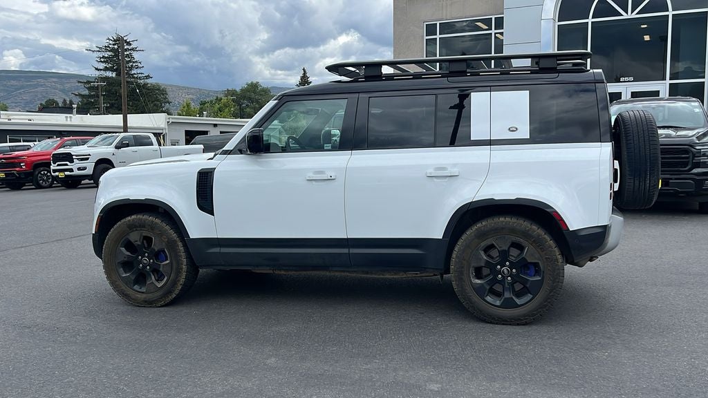 2022 Land Rover Defender 110 SE