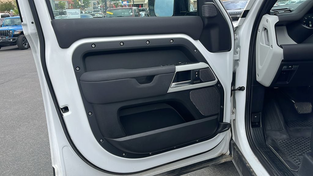 2022 Land Rover Defender 110 SE