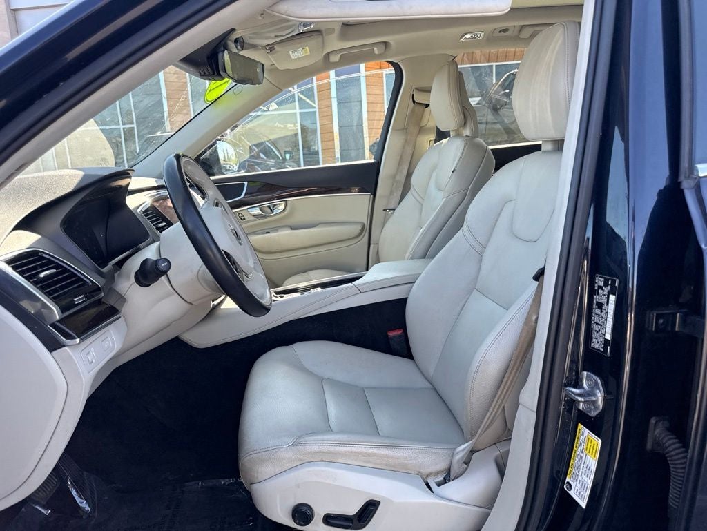 2017 Volvo XC90 T6 Momentum