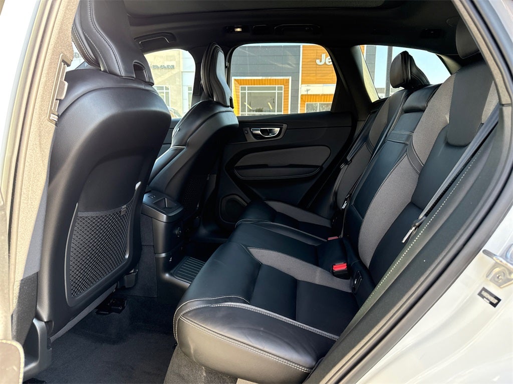 2022 Volvo XC60 Recharge Plug-In Hybrid T8 R-Design