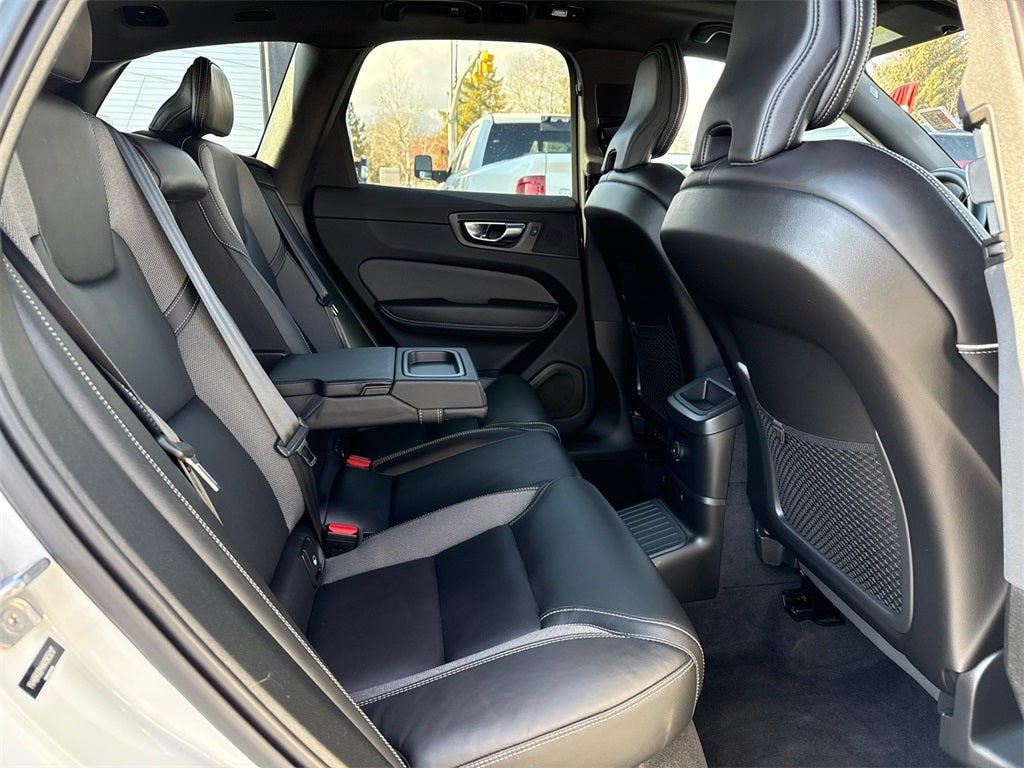 2022 Volvo XC60 Recharge Plug-In Hybrid T8 R-Design