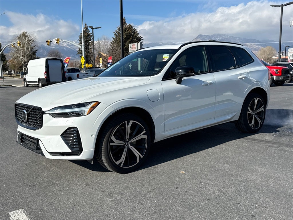 2022 Volvo XC60 Recharge Plug-In Hybrid T8 R-Design
