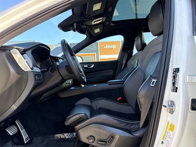 2022 Volvo XC60 Recharge Plug-In Hybrid T8 R-Design