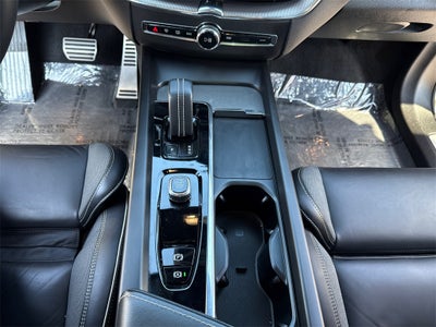 2022 Volvo XC60 Recharge Plug-In Hybrid T8 R-Design