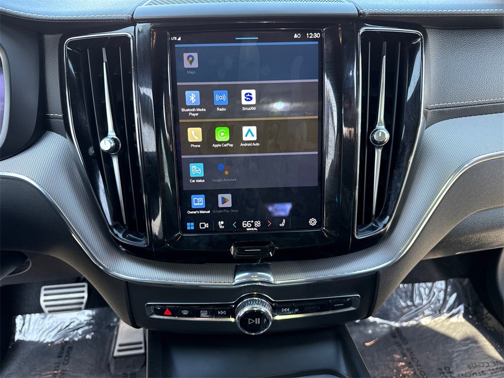 2022 Volvo XC60 Recharge Plug-In Hybrid T8 R-Design