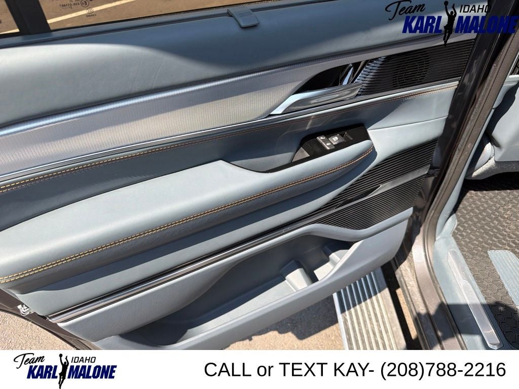 2025 Jeep Grand Wagoneer Base